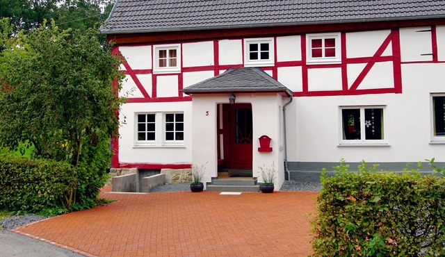 Beautiful country house with large garden, directly on the hiking trail, ideal for families