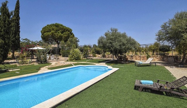 Beautiful country house with swimming pool for 6 persons