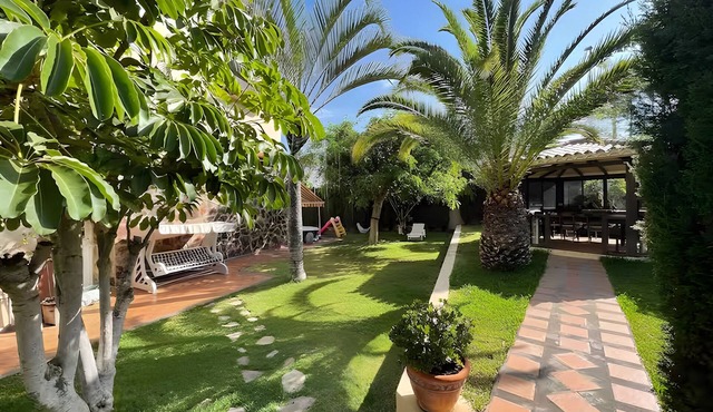 Beautiful House with Private Garden