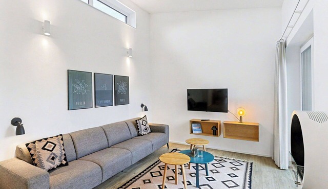 Beautiful private villa for 6 guests with hot tub, WIFI, pool, TV, terrace and pets allowed