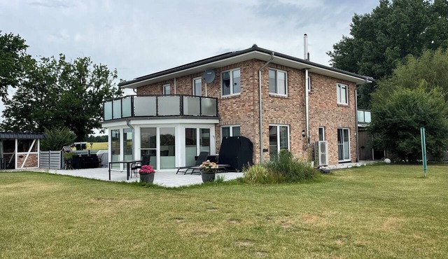 Beautiful upstairs vacation rental with a lake view