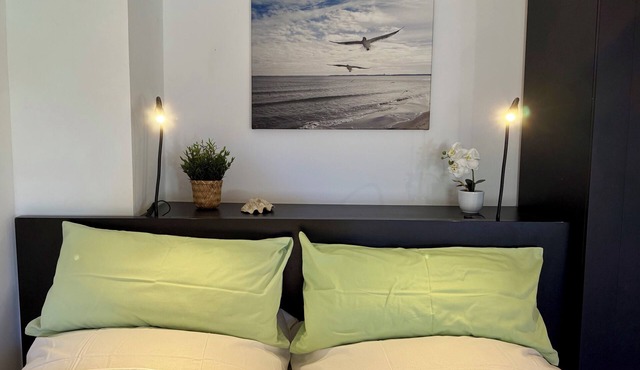 Beautiful vacation apartment by the lake with its own garden within cycling distance of the beach