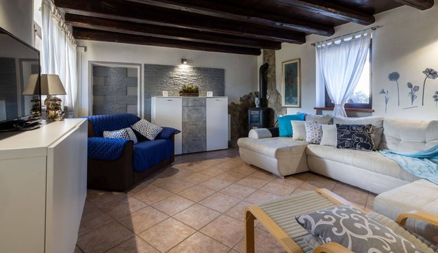 Beautiful villa for 6 guests with WIFI, TV, terrace and pets allowed