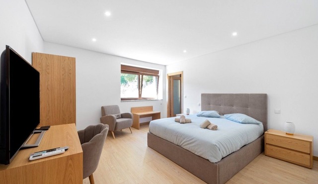 Bed and Breakfast 'Piso Vénus - T1 with Heated Pool' and Mountain View