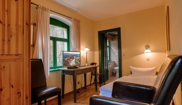 Berghaus Rauschenstein: Single room (half board) - Bio- & Nationalparkrefugium Schmilka