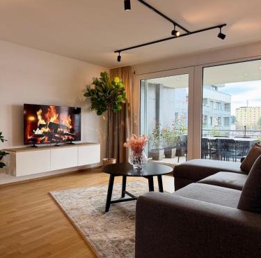 Big City Apartment Flugfeld, Balkon, bis 8 Personen, 3 Schlafzimmer mit Smart TVs, 1 Parkplatz, 2 Min zum Bahnhof