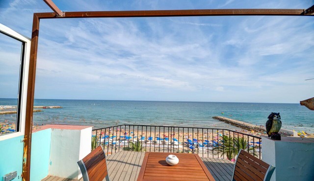 Blue sea front by Hello Homes Sitges