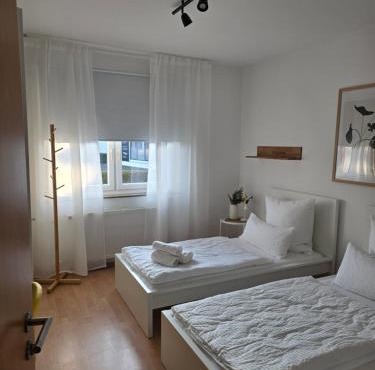 BOARDINGHOUSE PD25 ALTE FEUERWACHE I Unterkunft mit Einzel- und Doppelzimmer I 3min CityHospital I Monteure I Smart TV I Einzelbetten I Küche I Gemeinschaftsraum I Wasch I P