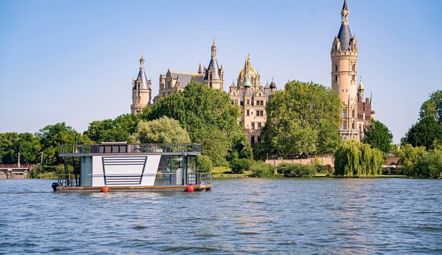 Boat 'Hausboot Explorer' with Lake View and Private Terrace