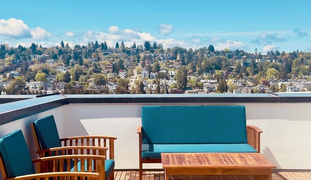 Brand New, Luxe & Bright Gem: Prime Location - Queen Anne, Roof Deck, Views