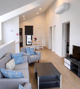 Bright 2BR Apartment at Jacks Point Golf Course With Mountain Views