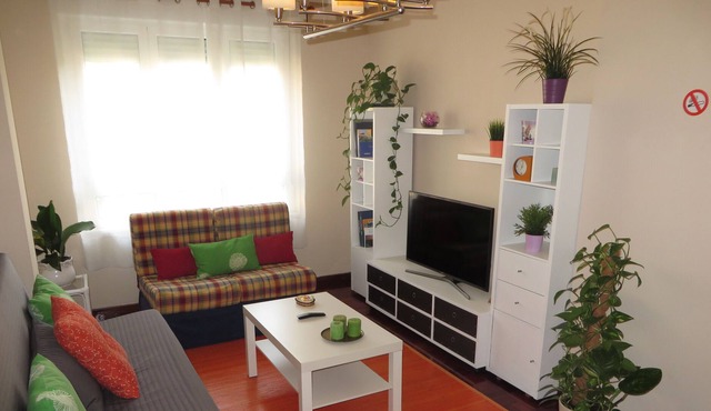 Bright and cozy apartment with WIFI