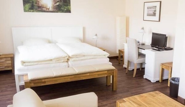 Bright, modern furnishings for 8 people in the countryside