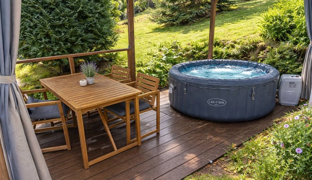 Bungalow with private whirlpool & terrace in the forest