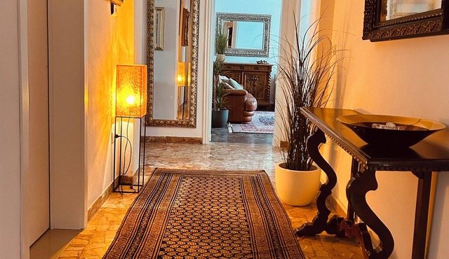 Cà Sorella Venice - private building in the city center with a courtyard; no other guests