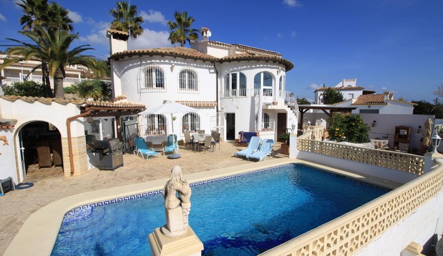 Calpe/Villa with private pool and beautiful garden, sauna, WiFi