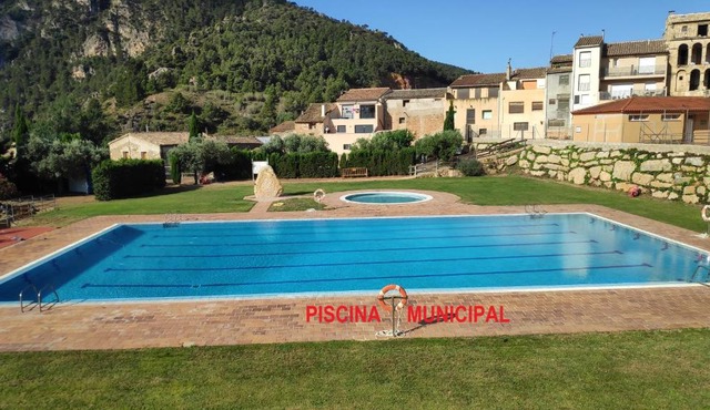 Can Miqueló Total Solar Eclipse 2026 Whole House for 16 Guests