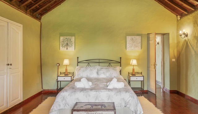 Casa Isabel: Vacation Home with Mountain Views, Wi-Fi, and Air Conditioning