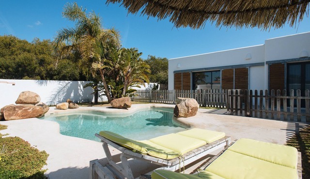 CASA LOS SUEÑOS -RELAX 1000M2, SAND POOL; Free WIFI; BBQ, A/C