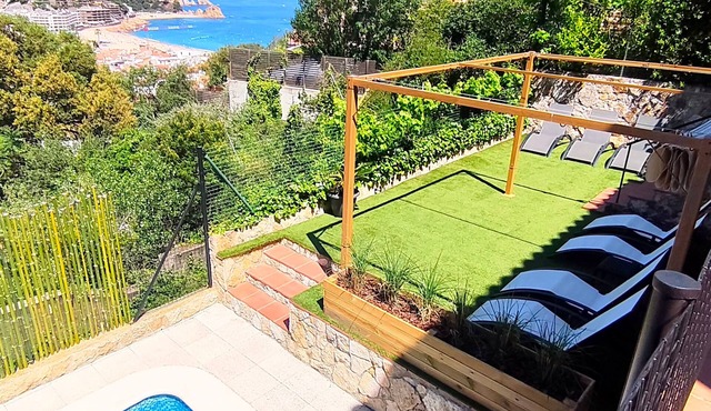Casa Mirador with Sea View! Modern: 4 Bedrooms, 2.5 Bathrooms, Private Pool, Parking