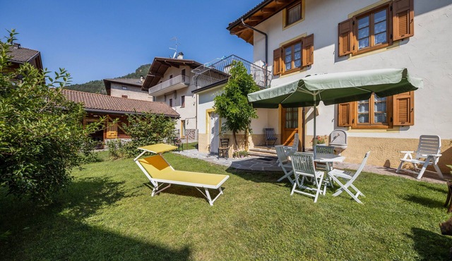 Casa Nicole Studio Apartment with Mountain View, Wi-Fi, and Garden