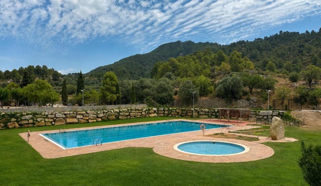 Casa rural en Terra Alta con vistas al Tossal d'Engrilló, cerca de la Vía Verde, espacios exteriores, doble barbacoa, ideal para familias, grupos y mascotas