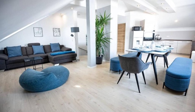 CASA8070 Exclusive maisonette apartment 91 m² 4 rooms 1-9 guests incl. parking space