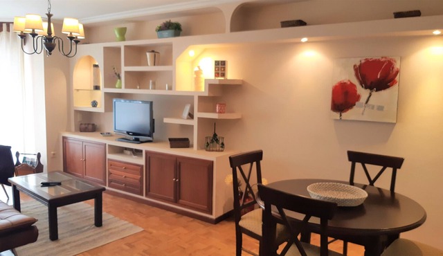 Central, comfortable and very bright. Ideal for family tourism.