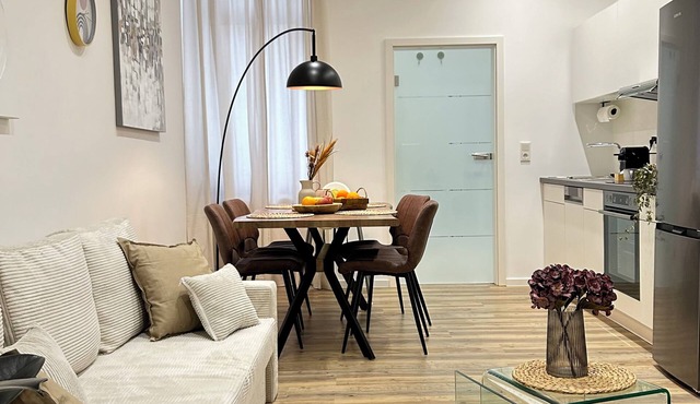 Central designer apartment for up to 5 people - stylish & close to the city center