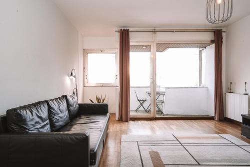 Central Gracia Apartment & 4 BDR & 8 guests