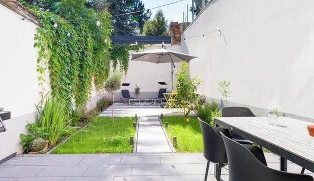 Central Karlsruhe Apt: Private Garden, Gym Access