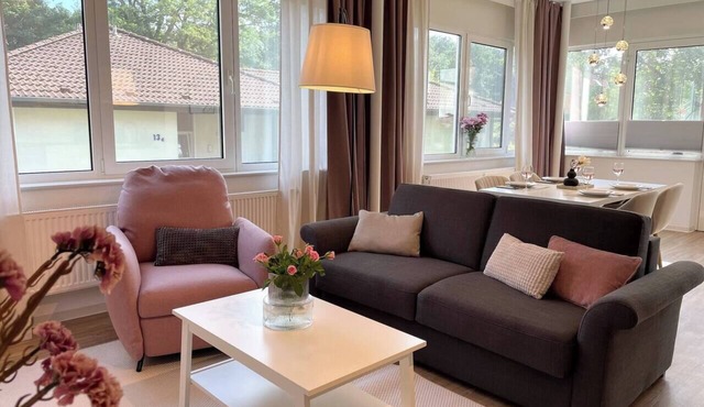 Central oasis of peace with veranda & parking, Zentrale Ruheoase mit Veranda & Parkplatz (