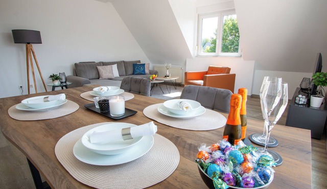 Central, stylish and modern holiday apartment with balcony and box-spring beds