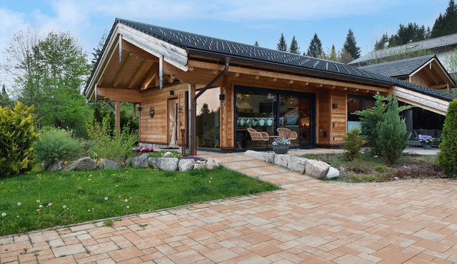Chalet 'Alpenchalet 19' with Mountain View, Private Terrace and Wi-Fi