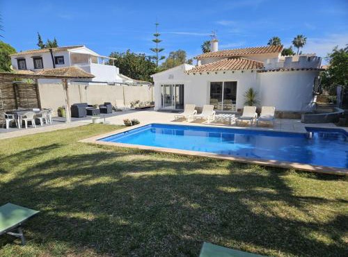 Chalet en Dénia 8 personas, piscina privada, wifi, se admiten mascotas - ES-373-19