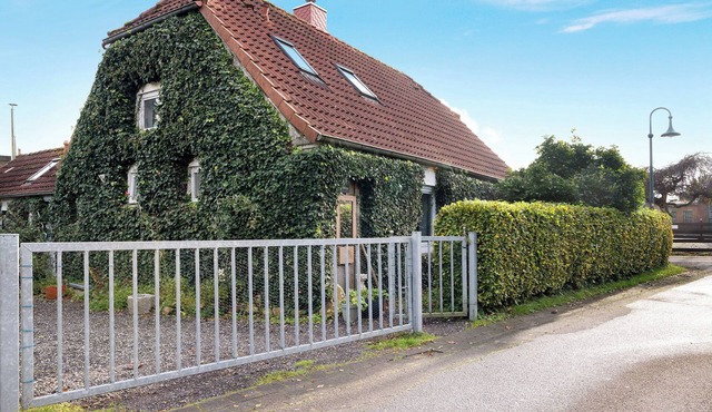 Chalet 'Tinyhouse-gem-kleinodye' with Shared Terrace and Private Garden