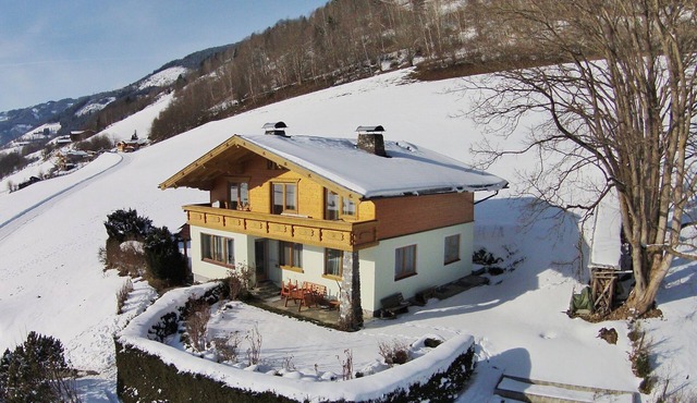 Chalet with sauna in Piesendorf near ski area
