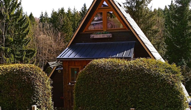 Charming Chalet with Garden, Nature, Stream, Forest, and Tranquility
