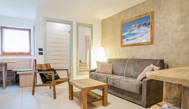 Charming Apartment "Il Mondo di Patty 3" with Mountain View, Wi-Fi & Garden