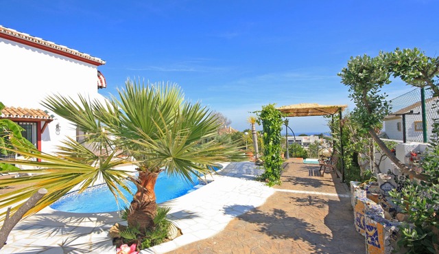 Charming, modern villa , pool & sea views - walking distance to the beach