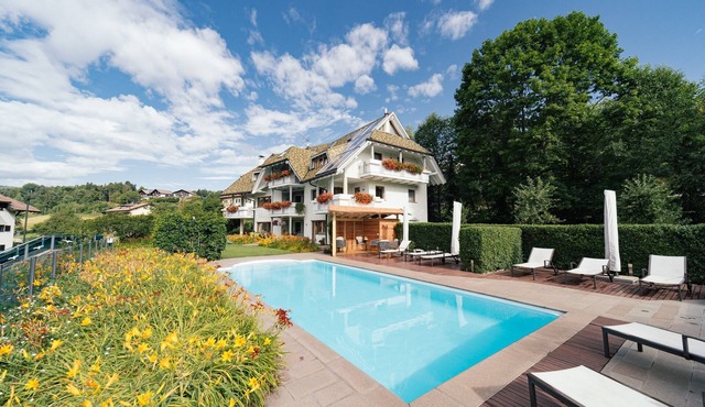 Charming, Small Ocean Apartment in Villa Anina with Pool