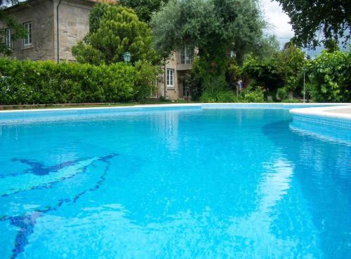 Charming villa with mountain view in Pedraça, pool