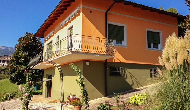 Charming villa with large garden - near Lake Garda & ski resorts