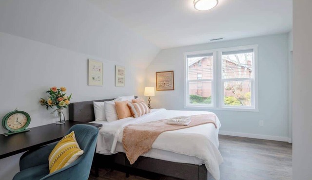 Chic & Modern 6b4b House – Prime Seattle Location!