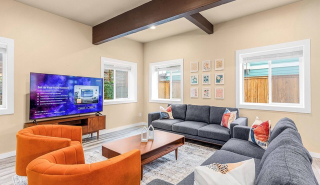 Chic & Modern Retreat Prime Location AC