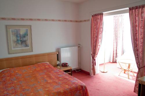 City Hotel