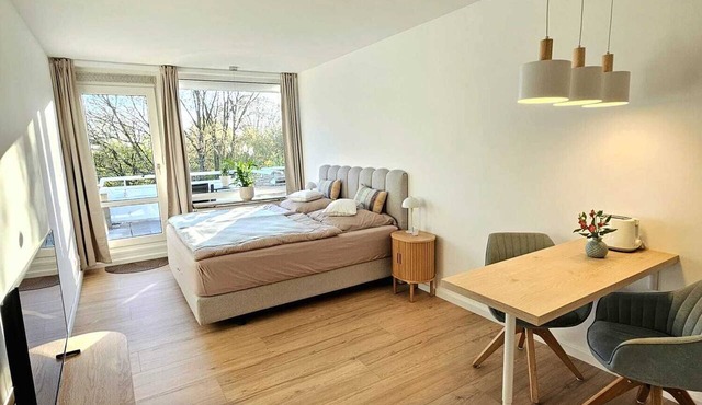 Close to the beach, quiet, sunset balcony and free parking with barrier.