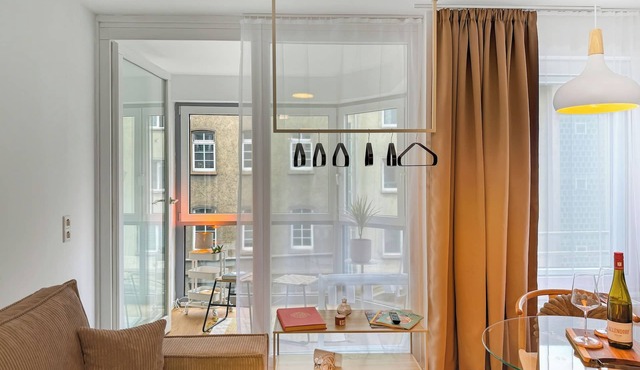 Close to vineyards & university hospital: Cozy king-size studio with elevator & underground parking