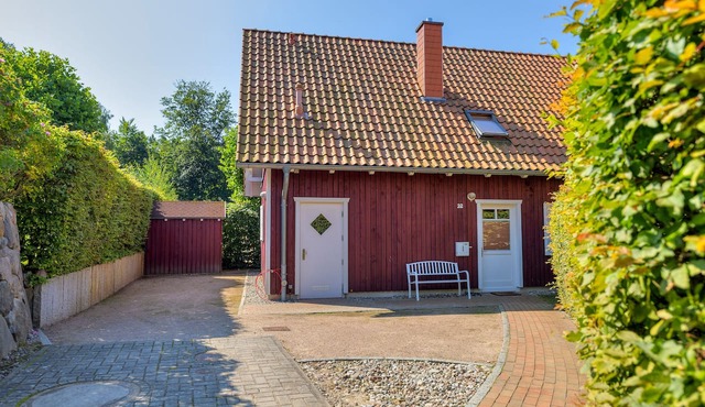 Coastal house with its own sauna and fireplace approx. 400 meters from the Baltic Sea beach.