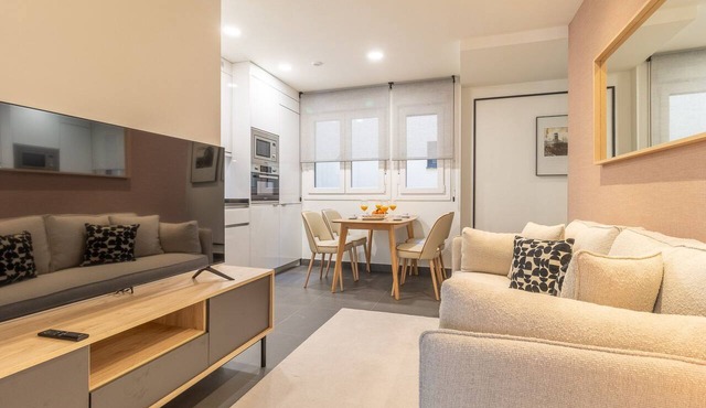 Colorful 2-Bed Apartment for 3 in La Latina
